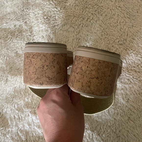 Bzees resort gold woven 2 strap foam cork wedge sandals size 8.5 EUC washable - Picture 3 of 5